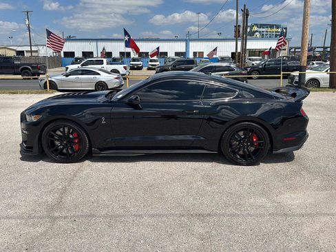 Used 2022 Ford Mustang Shelby GT500 w/ Technology Package image 4