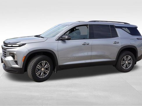 Certified 2025 Chevrolet Traverse LT w/ Driver Confidence Package AWD/4WD image 10