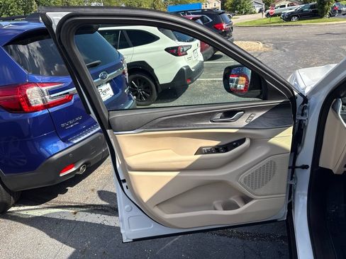 Used 2024 Jeep Grand Cherokee Limited RWD image 16