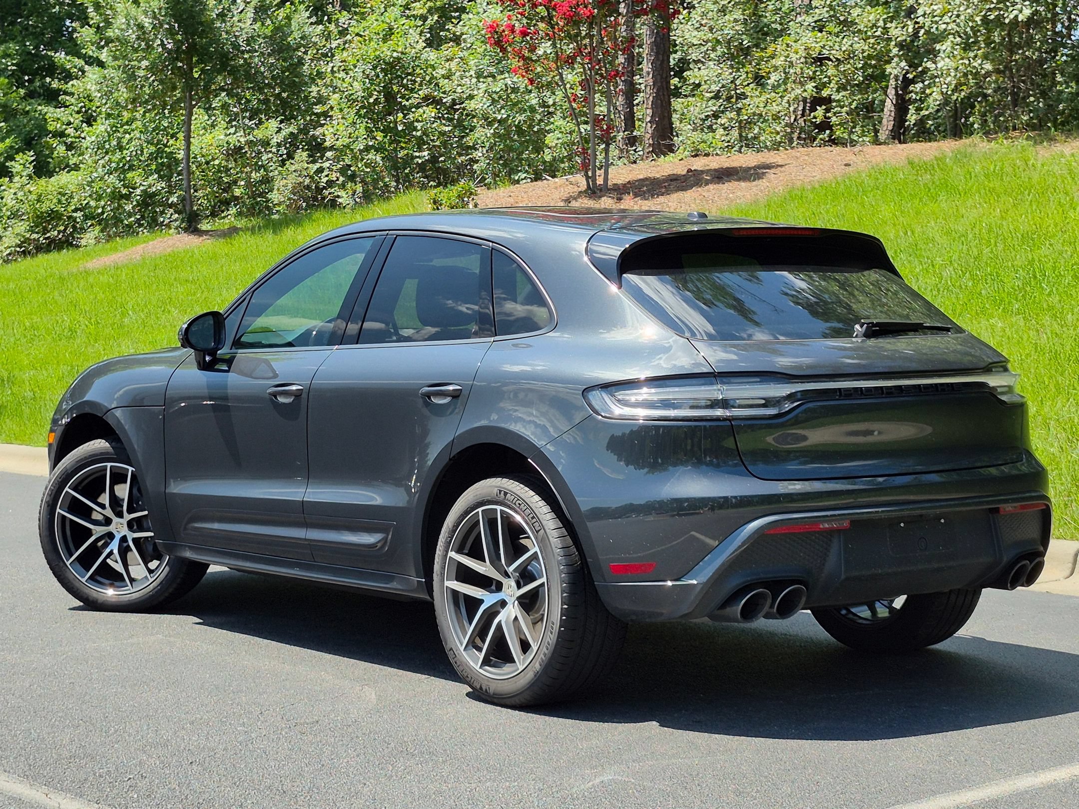 Certified 2026 Porsche Macan AWD/4WD image 3