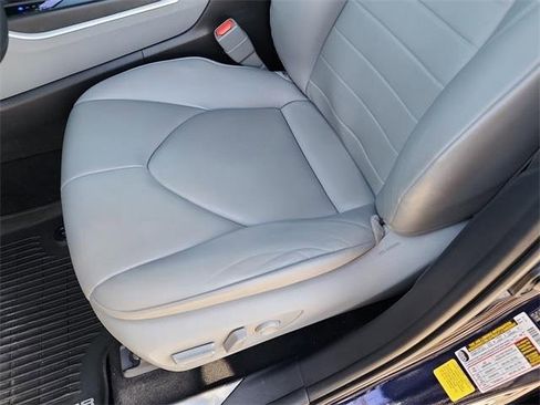 Used 2020 Toyota Highlander XLE image 15