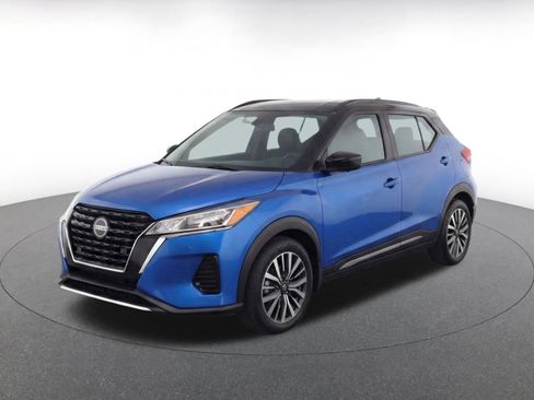 Used 2024 Nissan Kicks SV FWD image 3