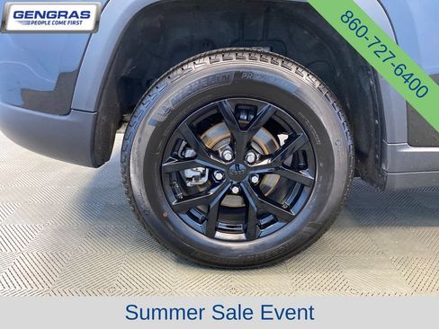 Used 2025 Jeep Grand Cherokee Altitude AWD/4WD image 36