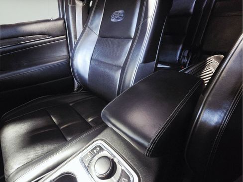 Used 2019 Jeep Grand Cherokee Overland AWD/4WD image 44