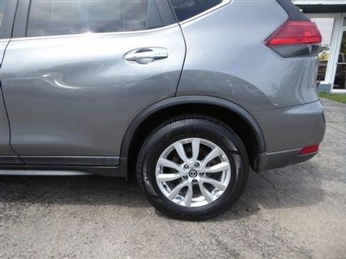 Used 2017 Nissan Rogue SV w/ SV Premium Package FWD image 9
