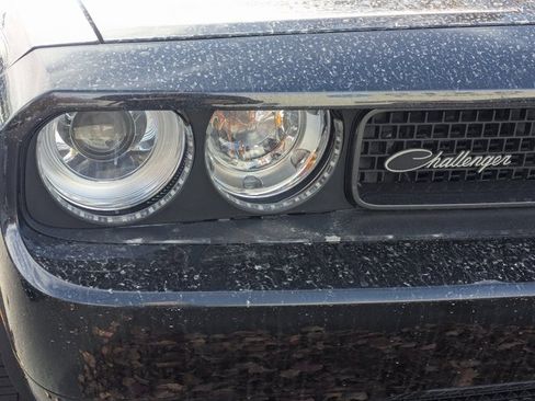 Used 2014 Dodge Challenger SXT image 8