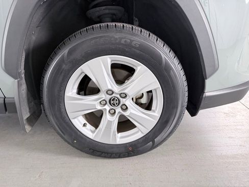 Used 2021 Toyota RAV4 XLE FWD image 4