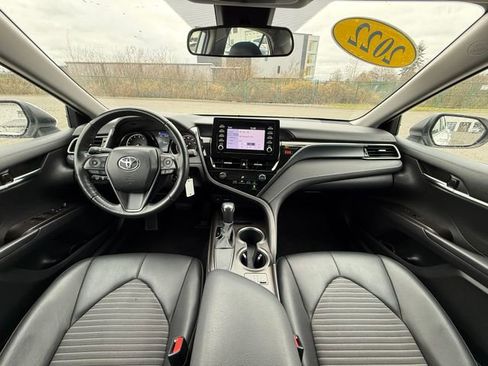 Used 2022 Toyota Camry SE image 12
