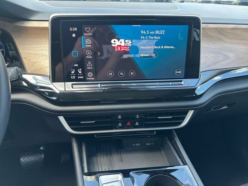 Used 2026 Volkswagen Atlas SE FWD image 17