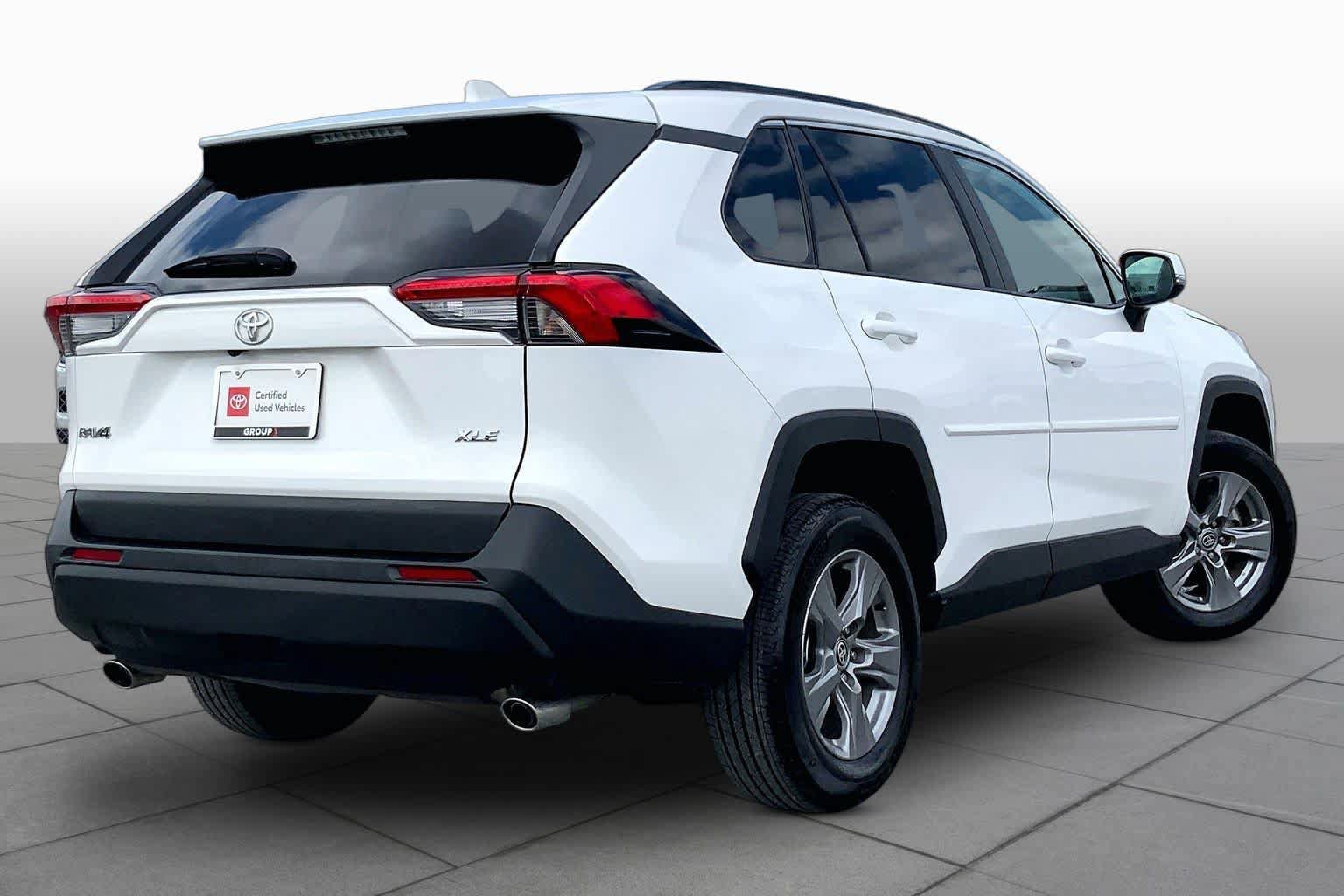 Used 2025 Toyota RAV4 XLE w/ Convenience Package FWD image 13