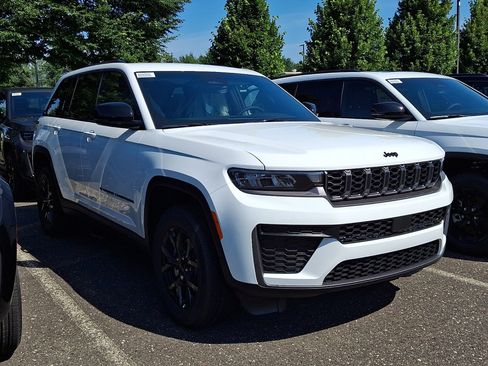 New 2026 Jeep Grand Cherokee Altitude AWD/4WD image 3
