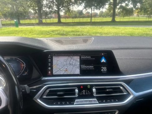 Used 2022 BMW X7 xDrive40i w/ M Sport Package AWD/4WD image 13