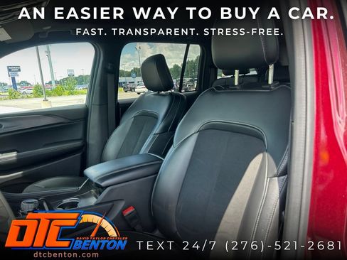 Used 2025 Jeep Grand Cherokee Altitude AWD/4WD image 9
