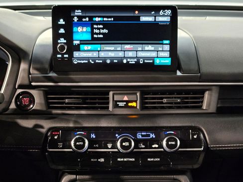 Used 2024 Honda Pilot Touring image 16