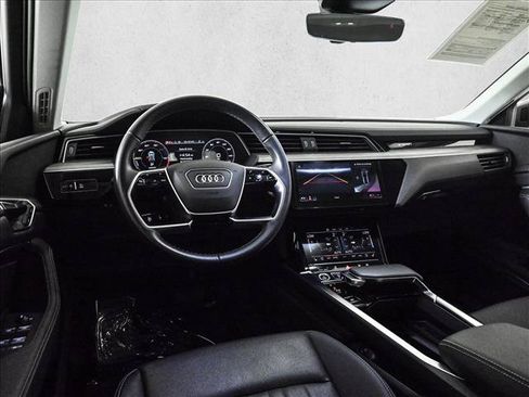 Used 2024 Audi Q8 e-tron Premium Plus w/ Premium Plus Package AWD/4WD image 19