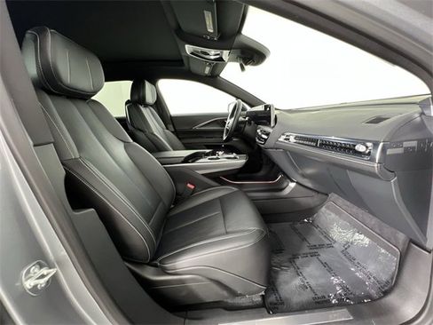 Used 2025 Cadillac Lyriq Luxury image 29