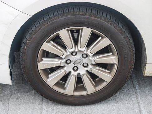 Used 2017 Toyota Sienna Limited image 15