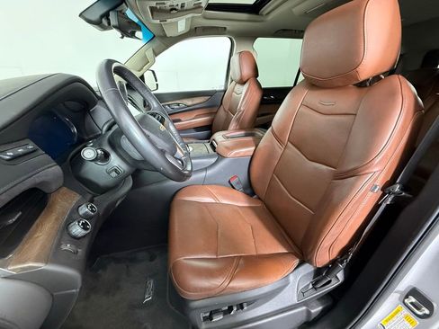 Used 2020 Cadillac Escalade Premium Luxury image 6