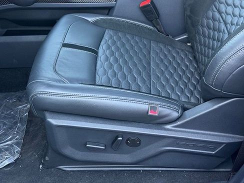 New 2025 Ford F350 Lariat w/ Lariat Ultimate Package image 39