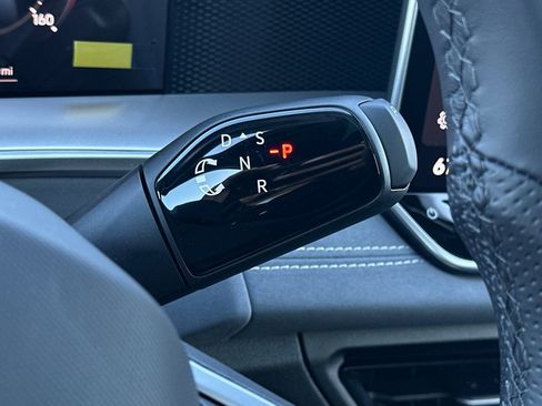 New 2026 Volkswagen Tiguan SE R-Line FWD image 19