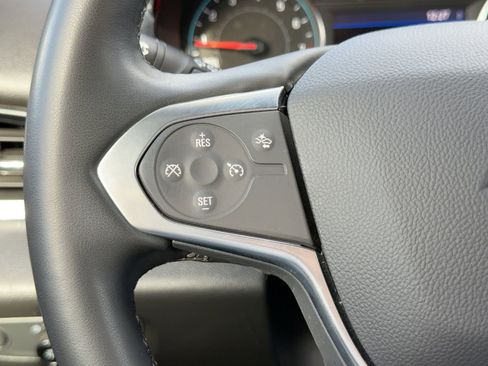 Used 2023 Chevrolet Traverse LT image 15