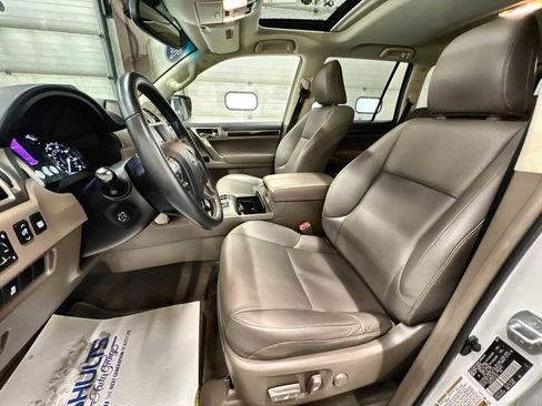 Used 2016 Lexus GX 460 image 13
