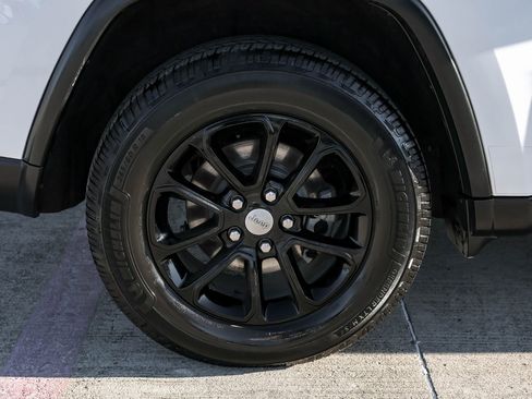 Used 2015 Jeep Grand Cherokee Limited w/ Luxury Group II image 51