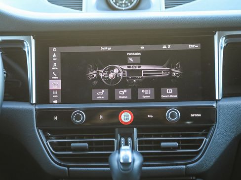 Used 2023 Porsche Macan image 14