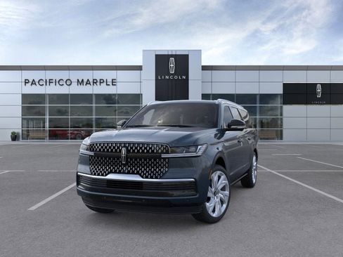 New 2025 Lincoln Navigator L Reserve image 2