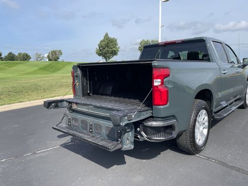 Used 2025 Chevrolet Silverado 1500 LTZ AWD/4WD image 30