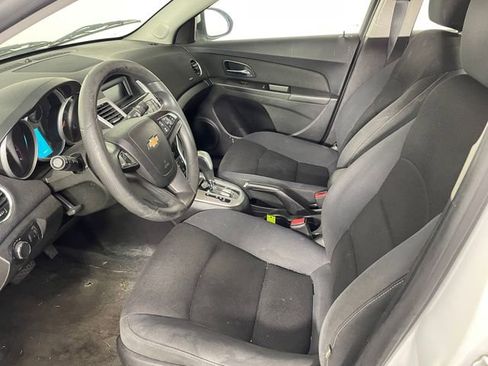 Used 2015 Chevrolet Cruze LT image 2