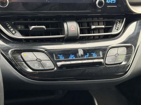 Used 2019 Toyota C-HR XLE image 5