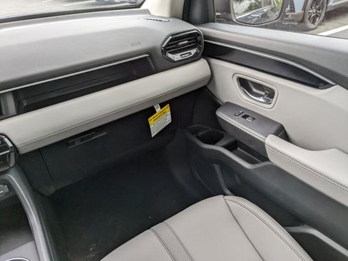 New 2025 Honda Pilot Touring image 17