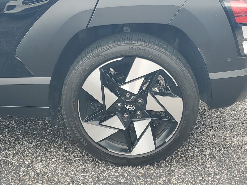 Used 2024 Hyundai Kona Limited FWD image 34