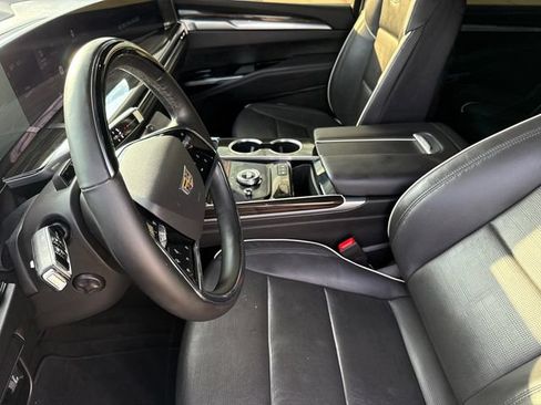 Used 2025 Cadillac Escalade Premium Luxury RWD image 21