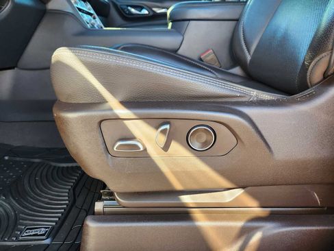 Used 2021 GMC Yukon Denali w/ Denali Premium Package image 9