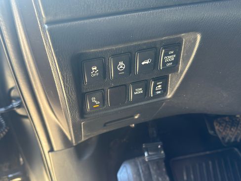 Used 2015 Nissan Pathfinder SL image 19