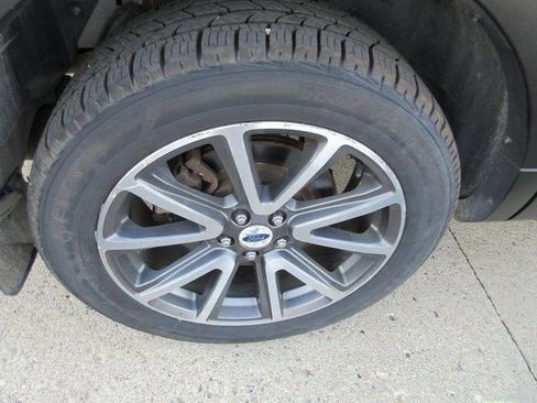 Used 2015 Ford Explorer XLT w/ Equipment Group 202A AWD/4WD image 35