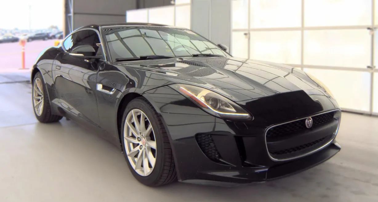Used 2016 Jaguar F-TYPE Coupe RWD image 2