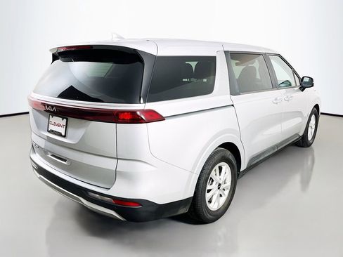 Used 2022 Kia Carnival LX FWD image 7