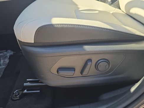 New 2026 Kia Sportage EX w/ EX Panorama Roof Package image 23