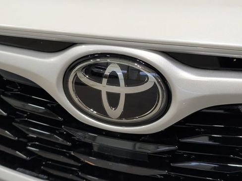 Used 2021 Toyota Highlander XLE image 40