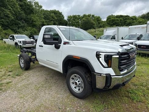 New 2025 GMC Sierra 3500 Pro w/ Convenience Package RWD image 3