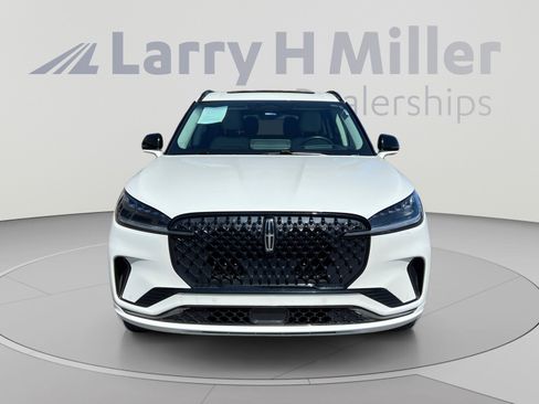 Used 2025 Lincoln Aviator AWD w/ Jet Appearance Package image 8