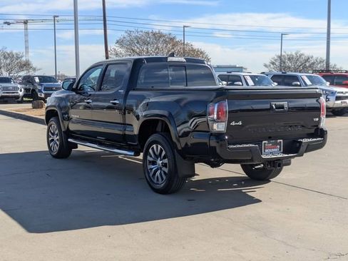 Used 2022 Toyota Tacoma Limited image 8