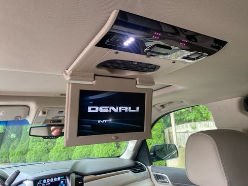 Used 2019 GMC Yukon XL Denali w/ Denali Ultimate Package AWD/4WD image 23