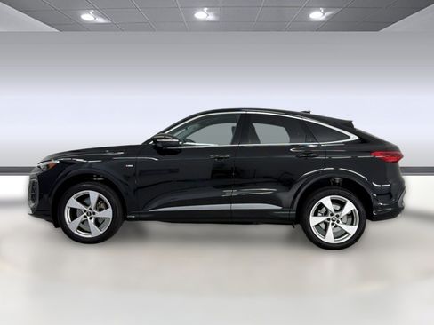 Used 2025 Audi Q5 Premium Plus w/ Premium Plus AWD/4WD image 2