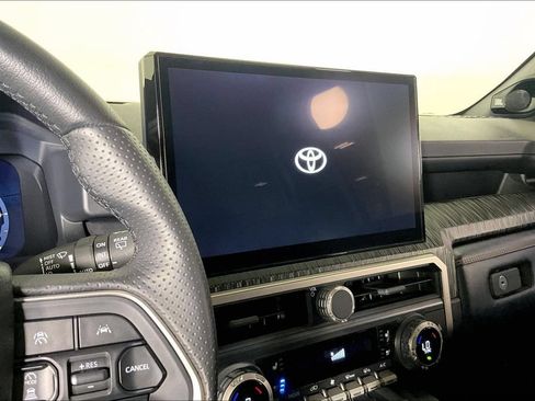 Used 2025 Toyota 4Runner Platinum AWD/4WD image 9