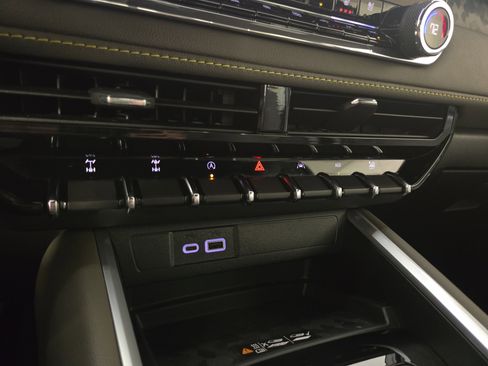 Certified 2025 Chevrolet Colorado ZR2 w/ Technology Package image 28