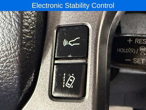 Used 2018 Toyota Tacoma TRD Sport AWD/4WD image 23